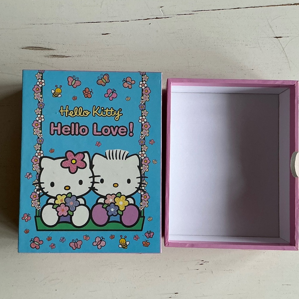 Vintage Sanrio Hello Kitty EMPTY heavy duty notecard box 6” x 4.5”
